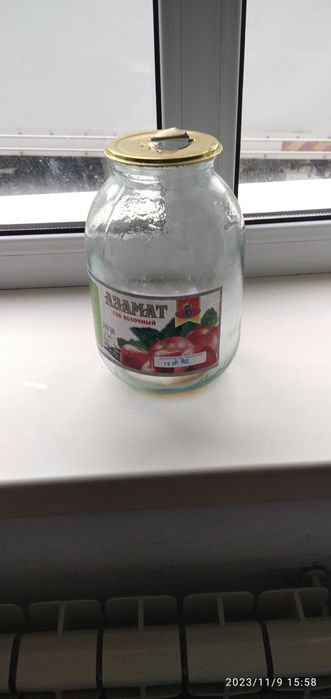 Новые  банки двухлитровый по 100 т