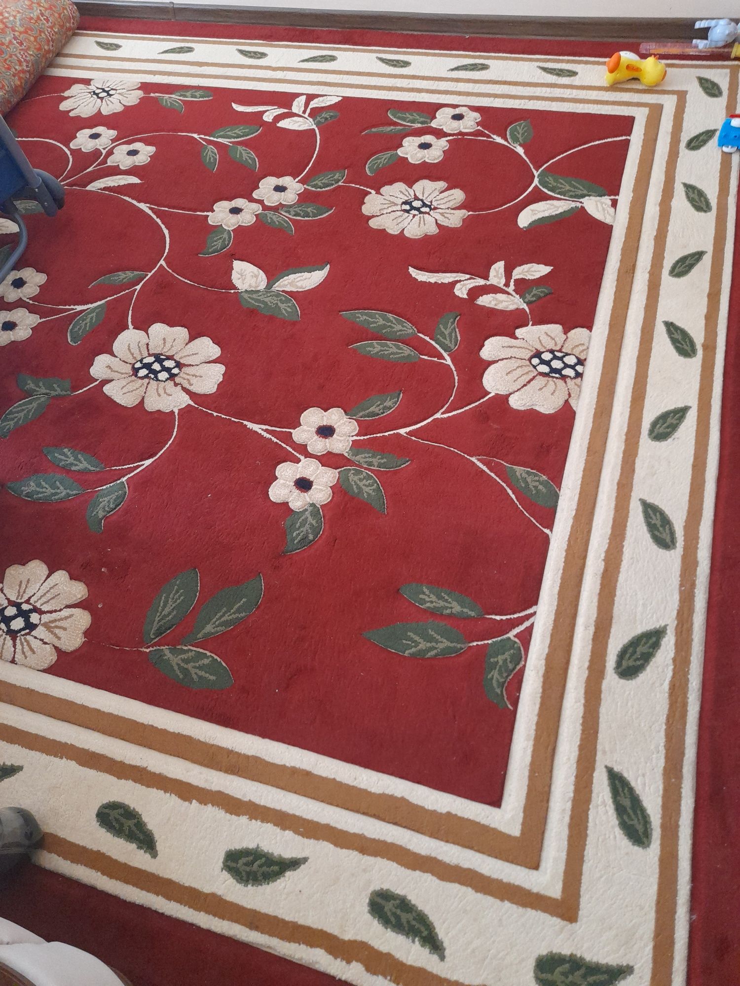 2.5   ga 4 razmerli gilam sotiladi