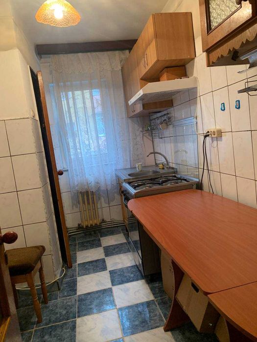 Apartament 3 camere de vânzare | Etaj 1 | Balcon | Geam la baie |