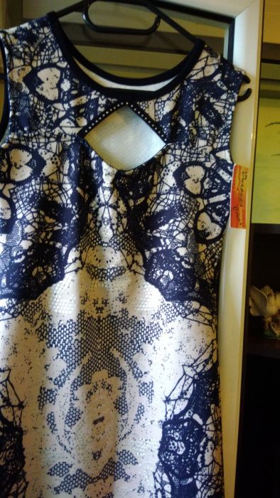 Чисто нова ефектна рокля