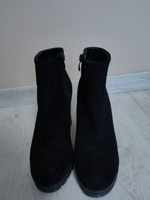Дамски велурени боти