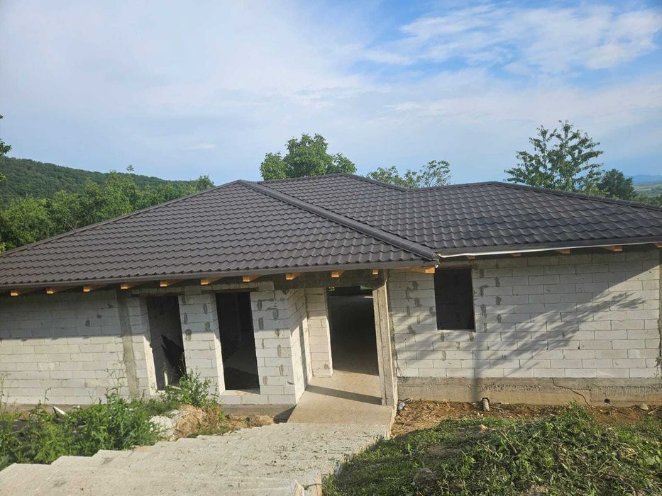 Casa la rosu in Cicarlau