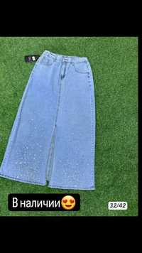 Большемерка джинсовая юбка со стразами