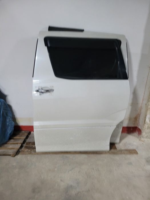 Боковые двери на Тойота Альфард