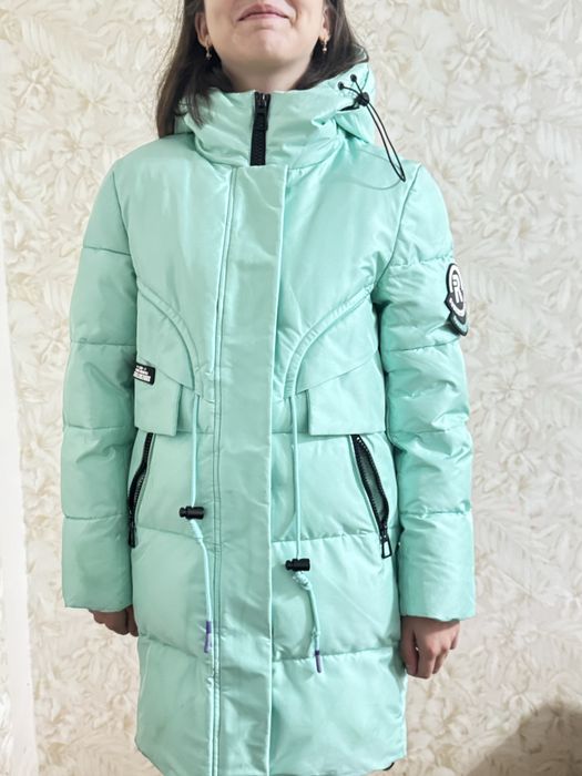 Продам куртку для девочки рост 146-152