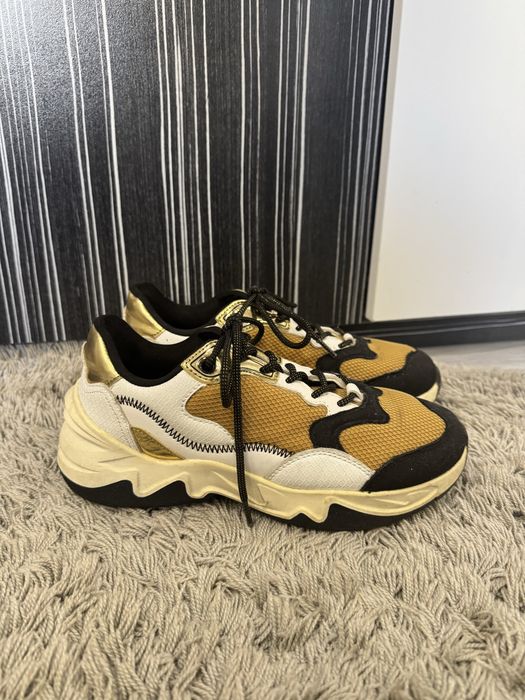 Спортни обувки кафяви