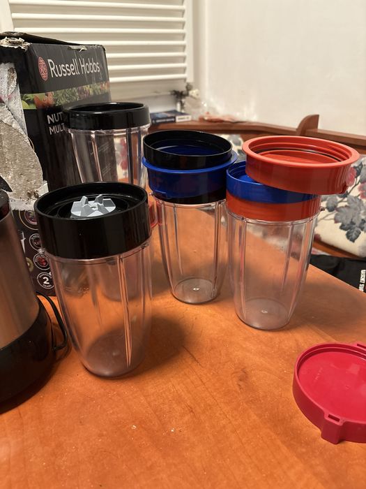 Nutribullet Russell Hobbs + recipiente Ca nou