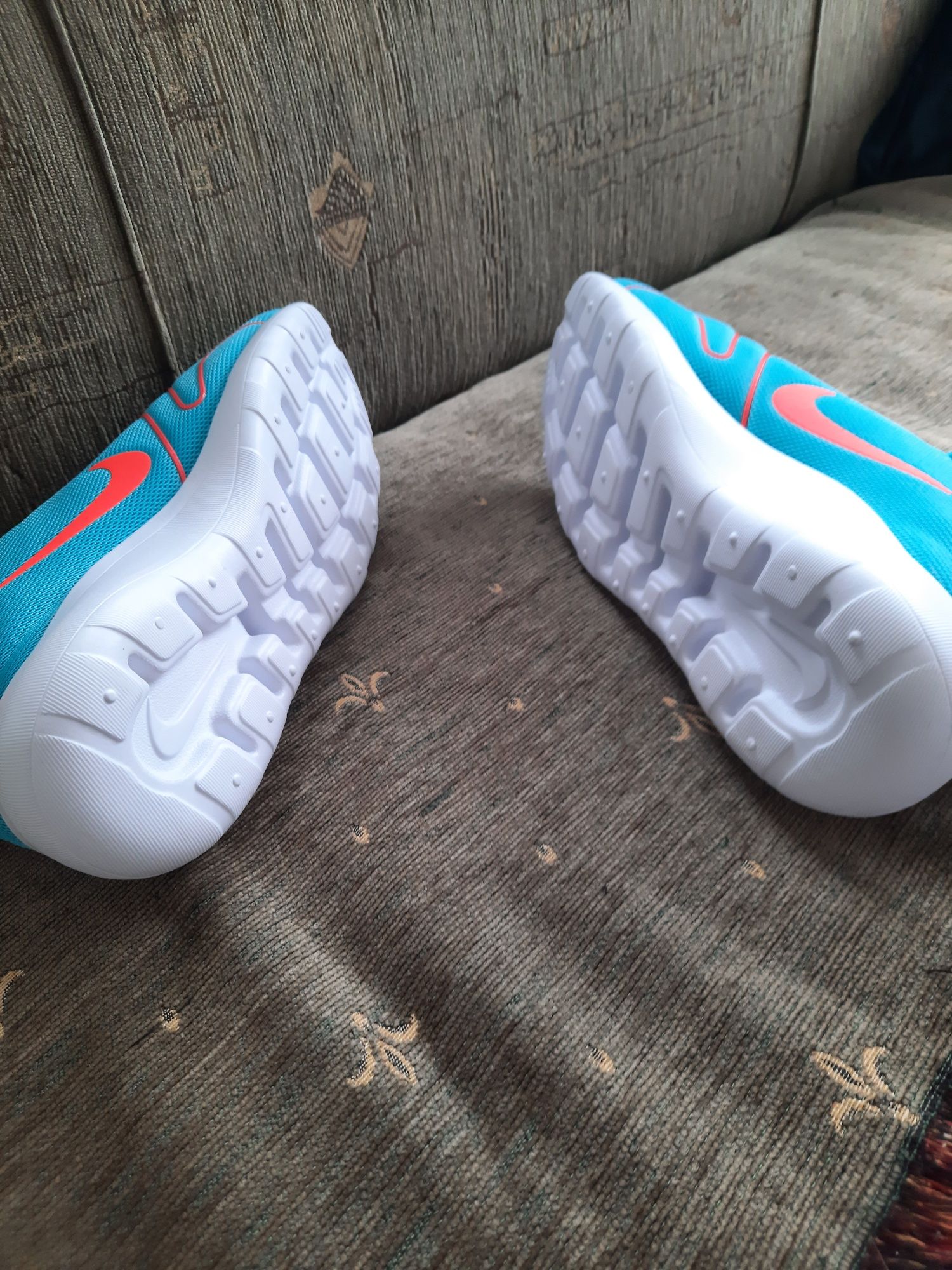 Маратонки  nike нови