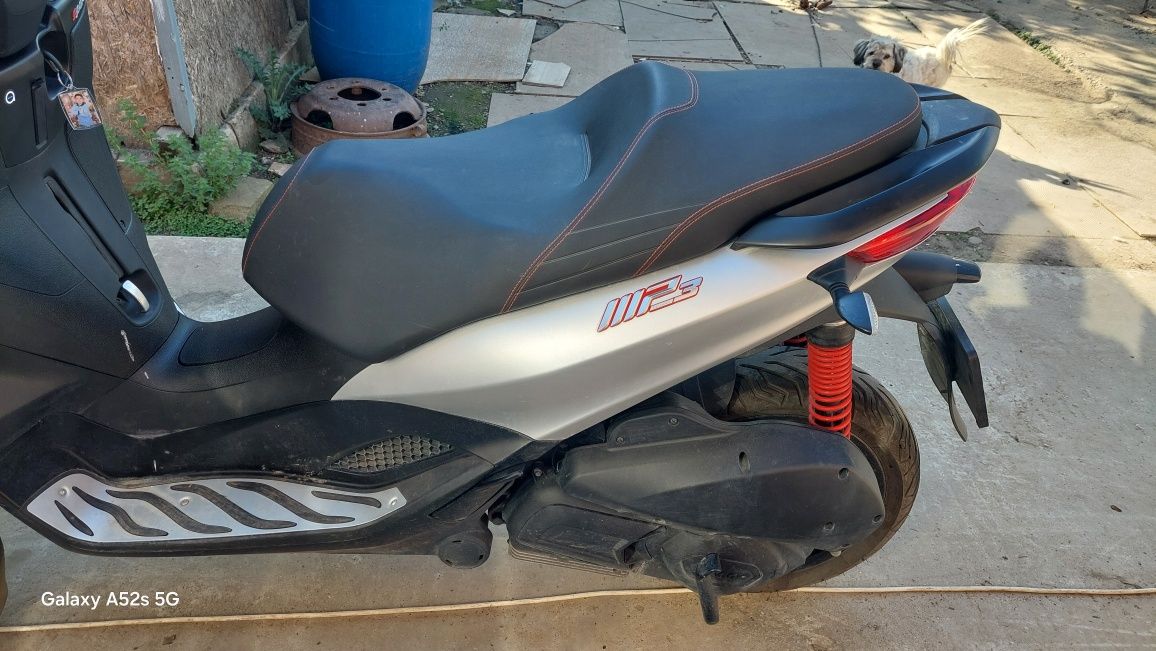 Vând Piaggio MP3