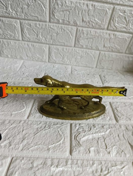 Масивна бронзова хрътка