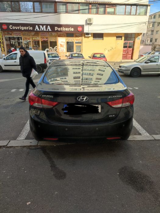 vând Hyundai elantra 2012