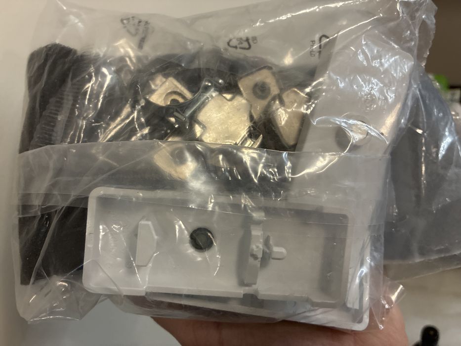 Панти за вградена пералня AEG