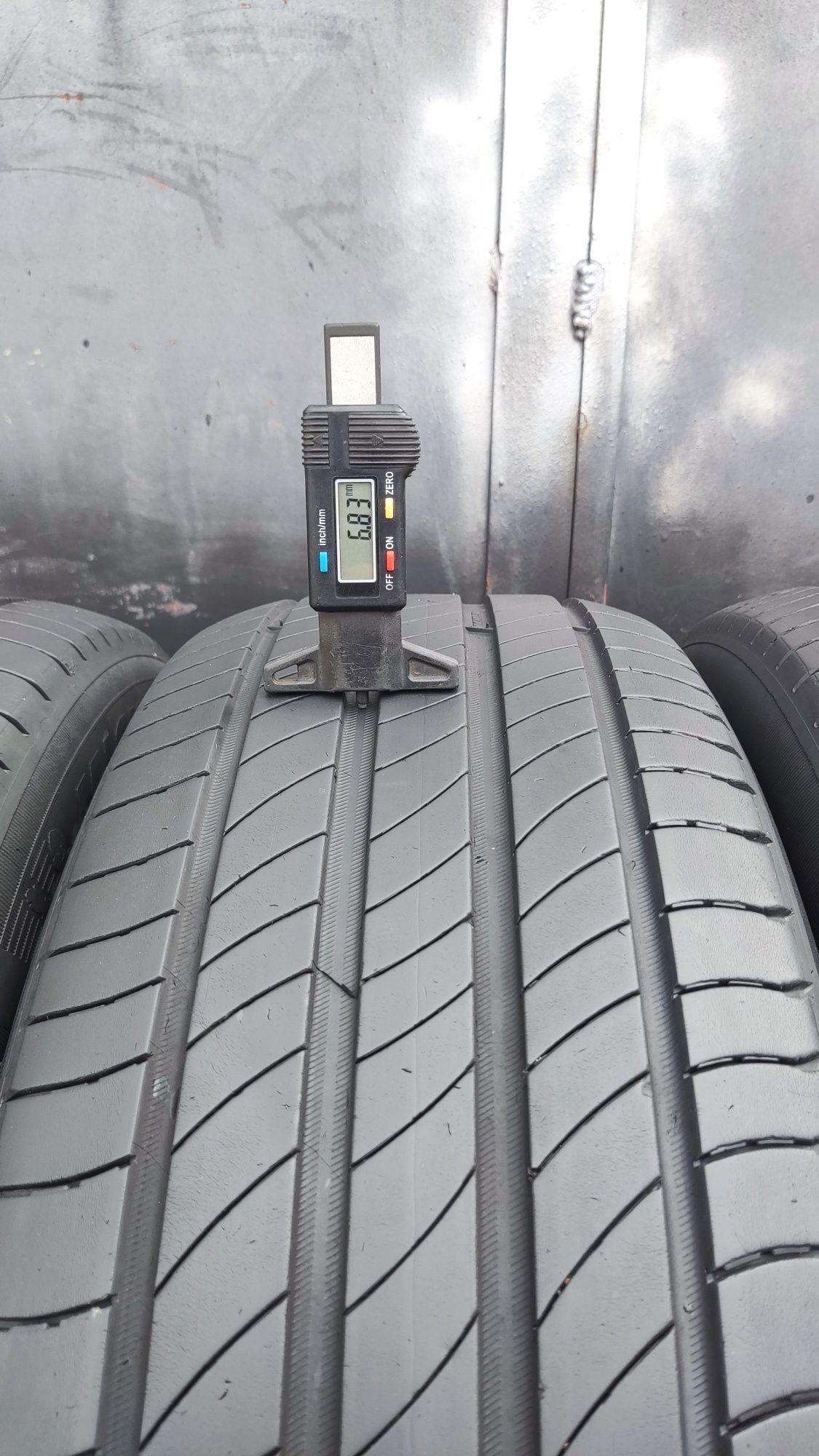 4бр. летни гуми 215/55/17 Michelin Primacy 4 
dot23
6.8mm
Много добро