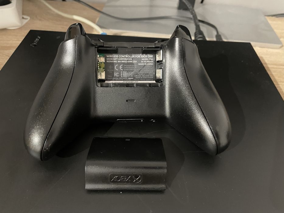 Xbox One X 1Tb 4K full box