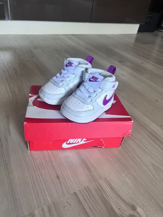 Бебешки маратонки за момиченце Nike