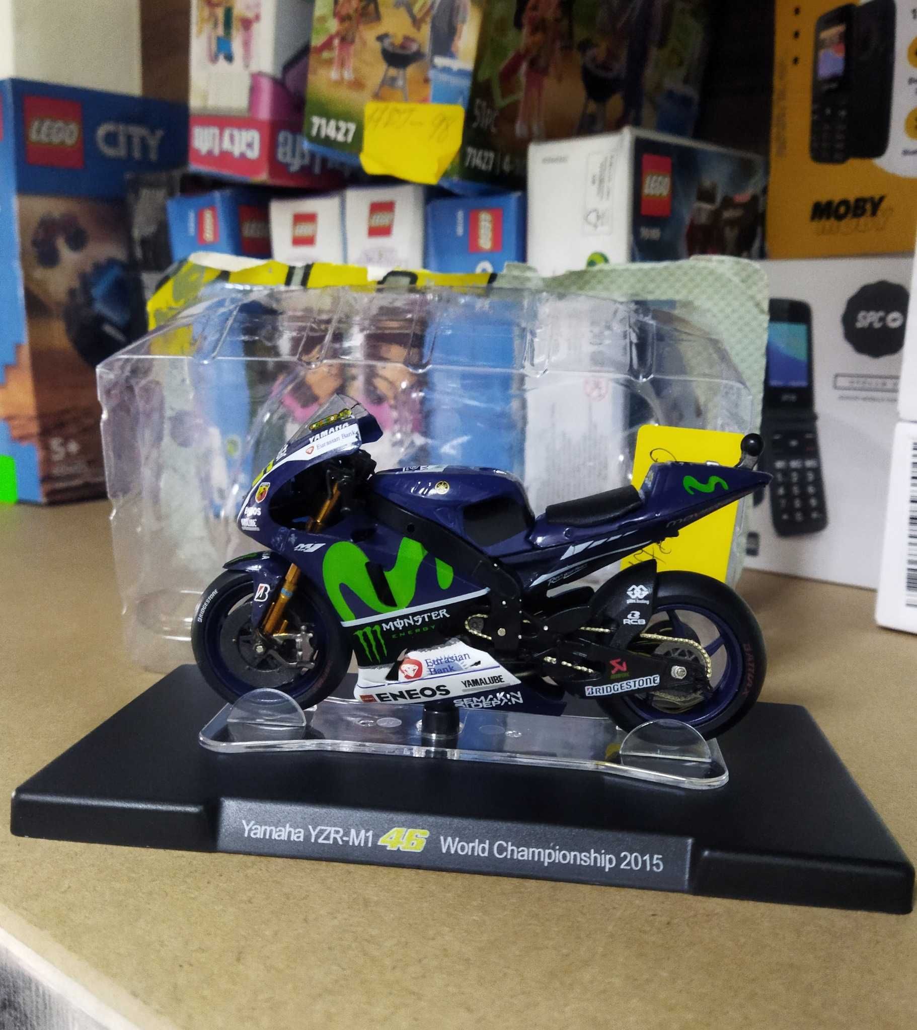 Колекционерски мотор, модел Generico Moto DieCast Yamaha YZR-M1 46