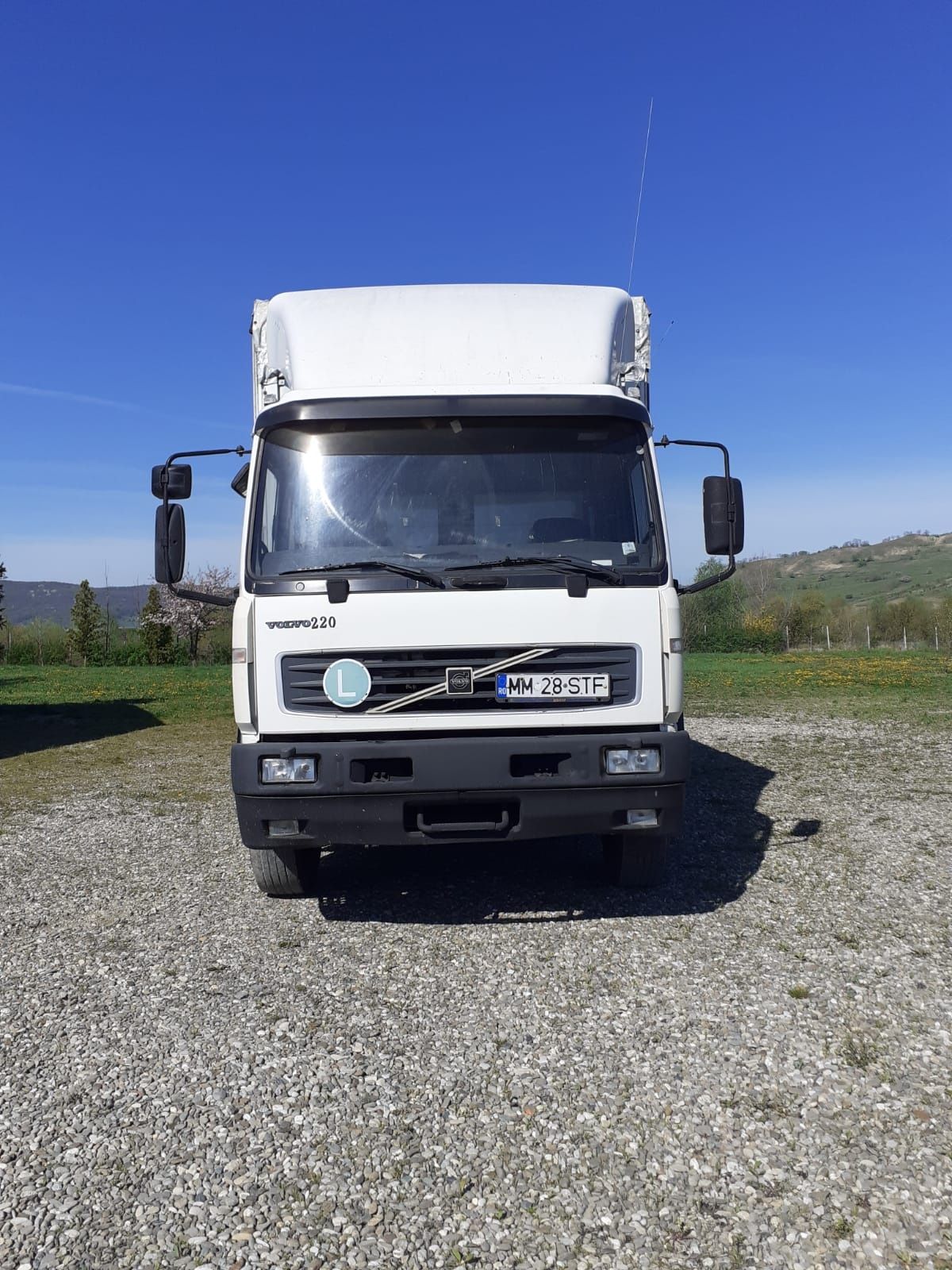 Volvo fl618 prelata cu lift la spate