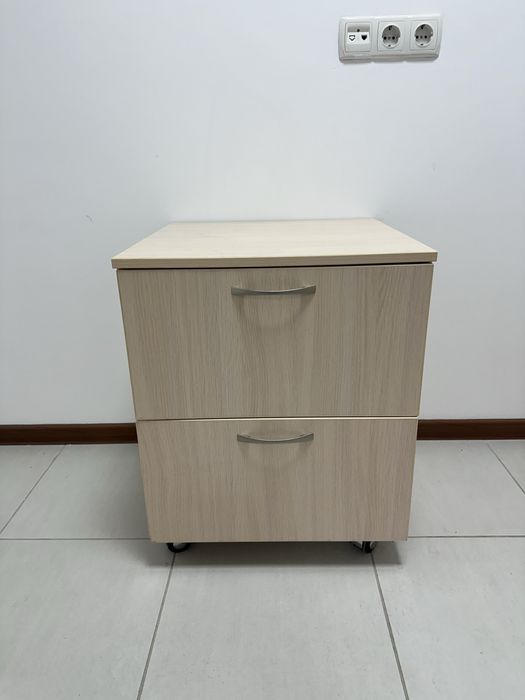 Тумба с выдвижными ящиками