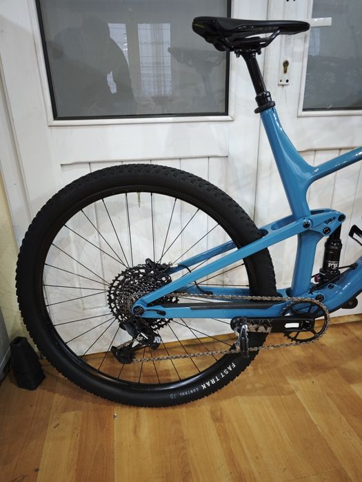 Bicicleta full suspension carbon Trek Top Fuel 29