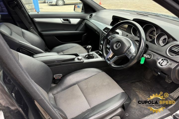 Usa / Portiera spate dreapta culoare 197 Negru Obsidian Mercedes-Benz