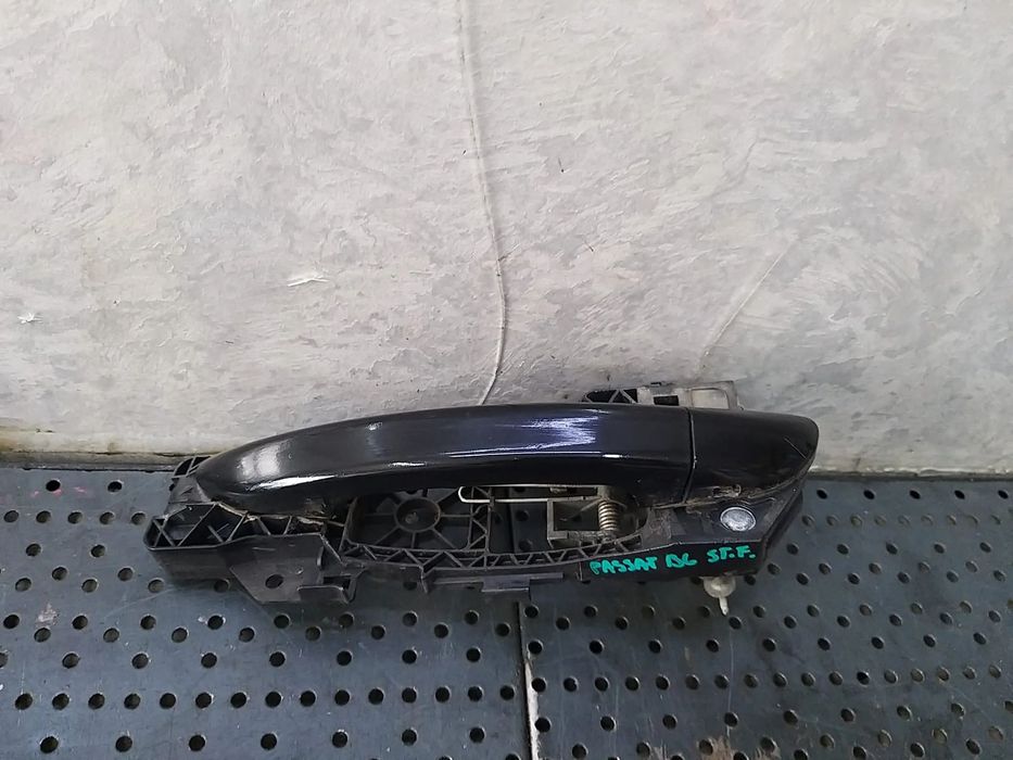 Maner usa stanga fata vw passat b6 3c