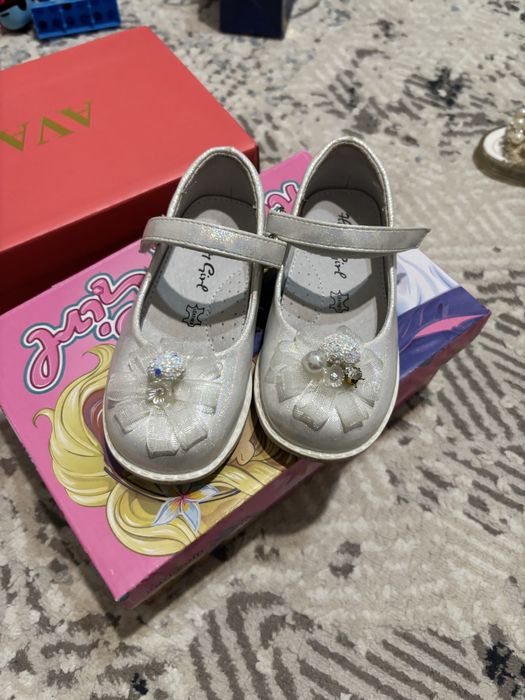 Продам зимную детскую обувь