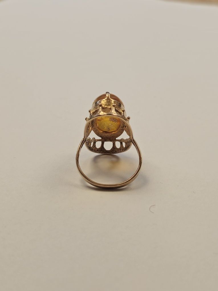 Руски златен пръстен с кехлибар 583