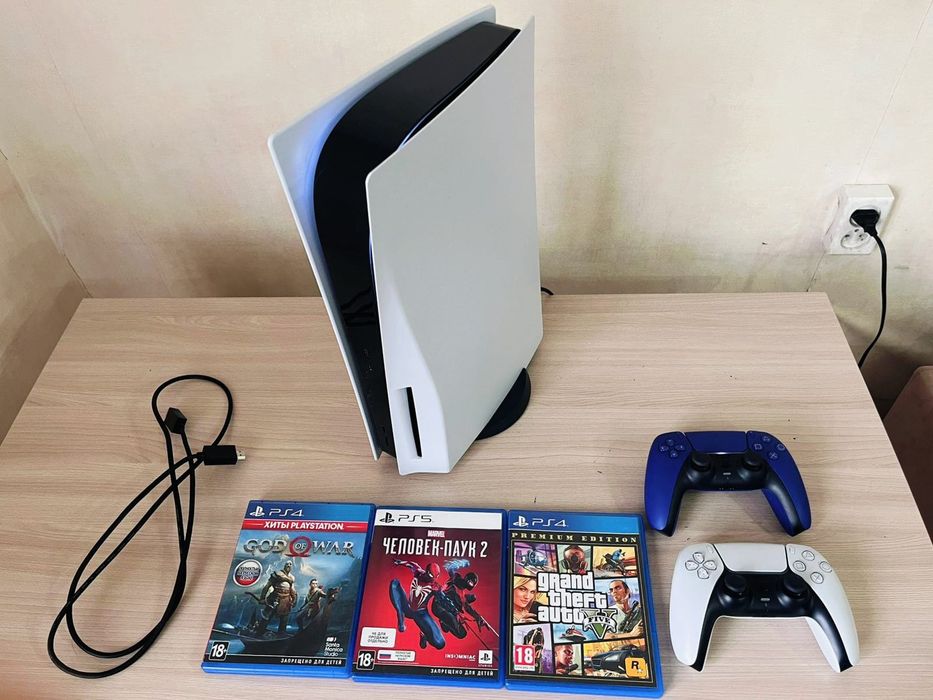 Sony PlayStation 5 + 2 джойстика + игры (состояние отличное Торг есть