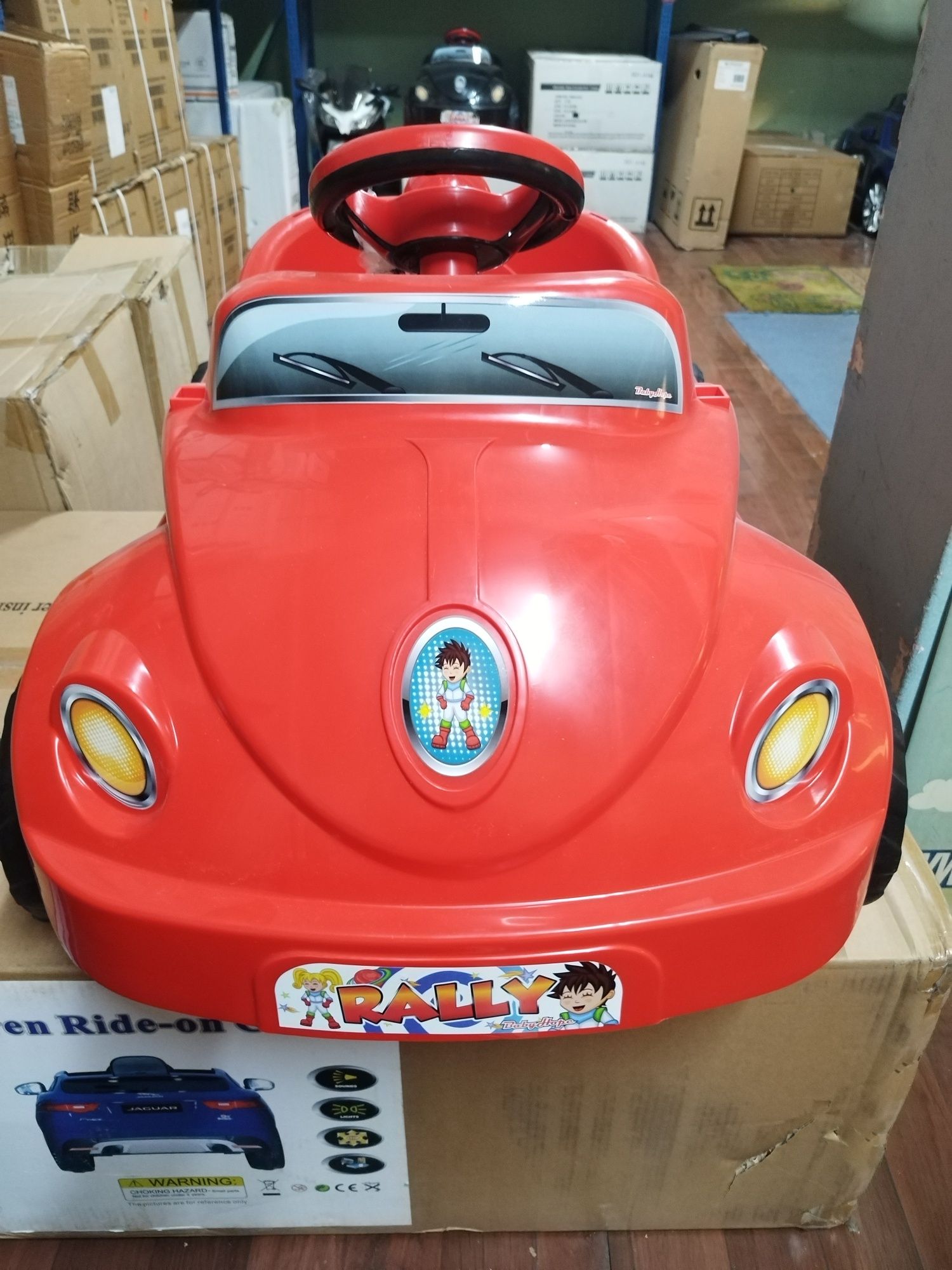 Детска пластмасова кола с педали RALLY, подходяща за деца над 2 години