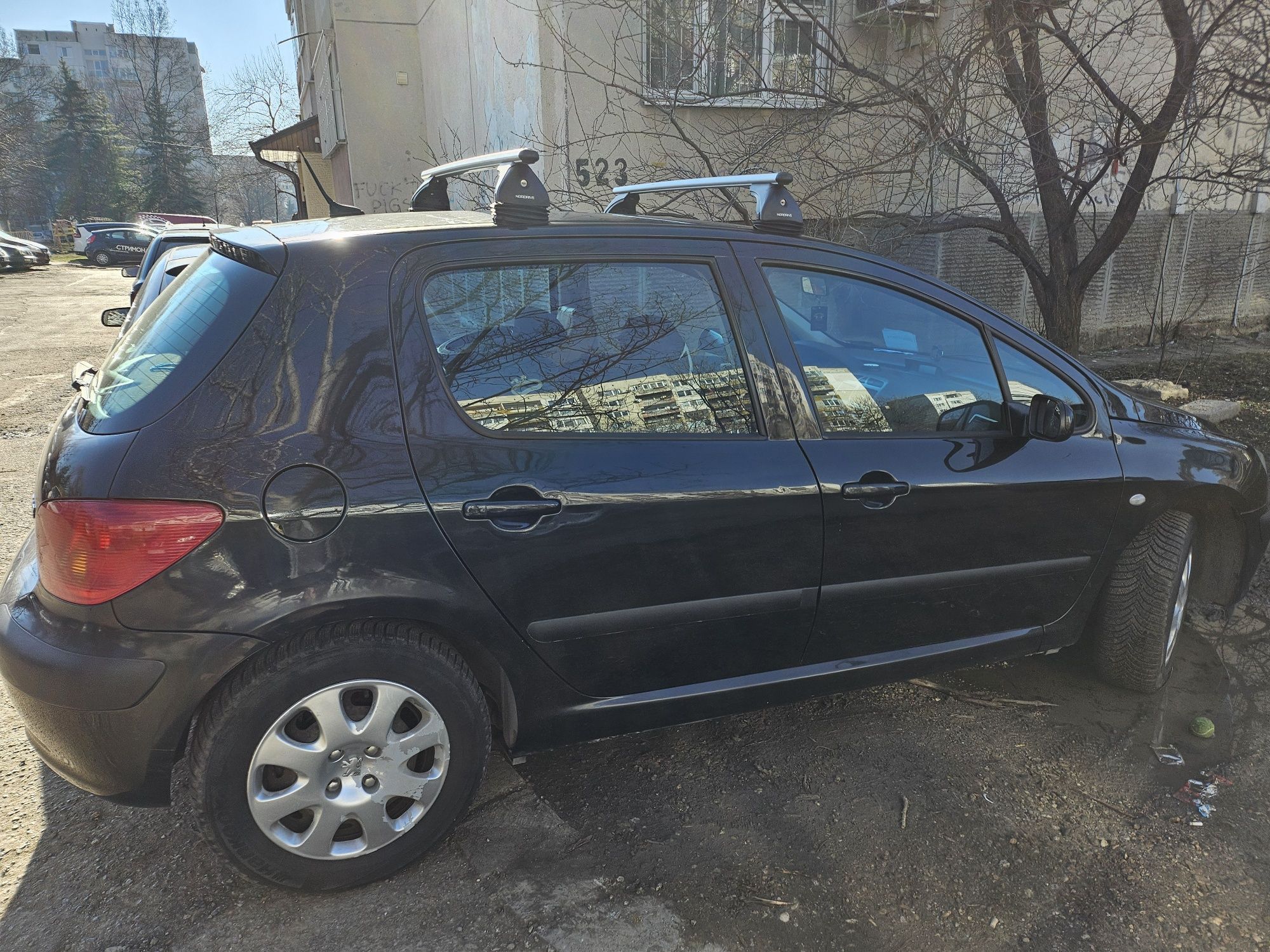 Продавам Peugeot 1.4 бензин газ 2004 година на 300 хиляди километра