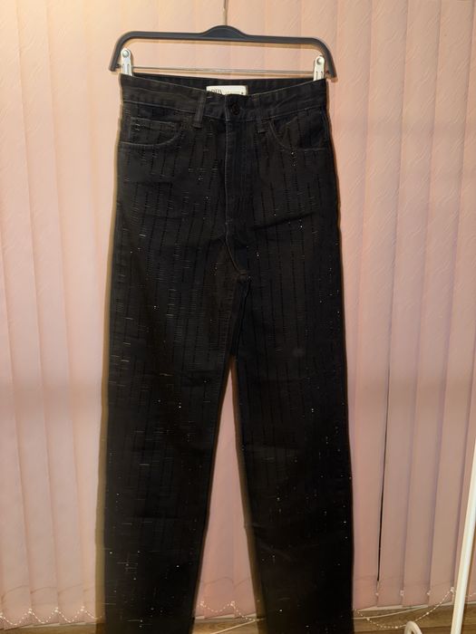 Блестящи дънки на Зара с детайли – 4 чифта