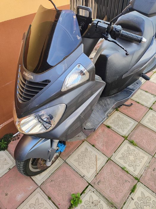 Vând scuter daelim s2 125