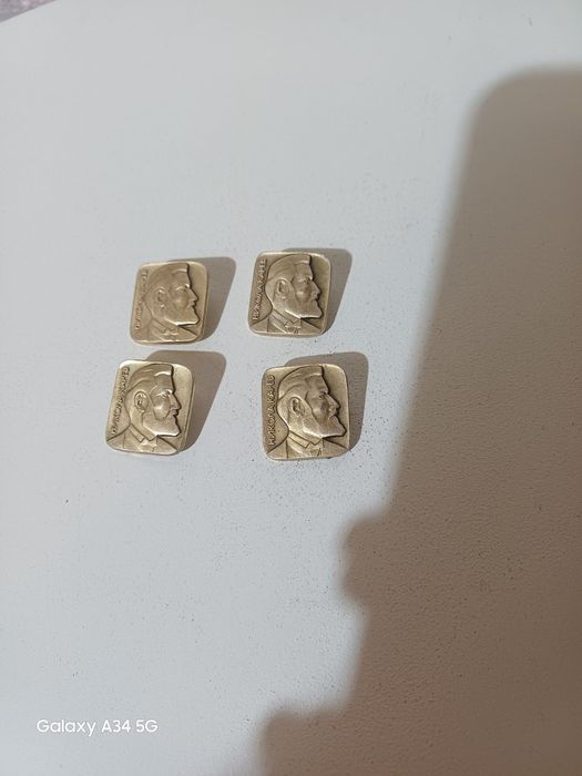 Значки различни по 3лв за брой