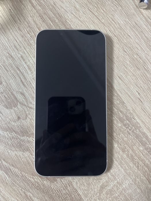 iPhone 13 в идеальном состоянии