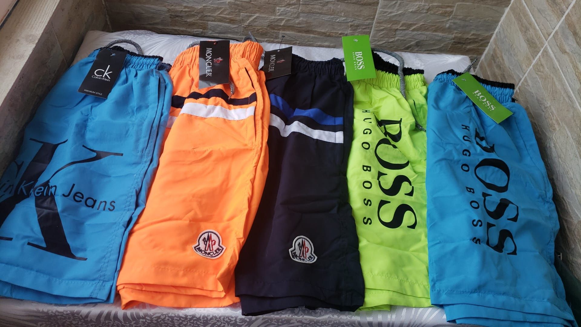 Bermude Plaja Sort piscina Moncler Calvin Klein 
Moncler si Calvin Kle