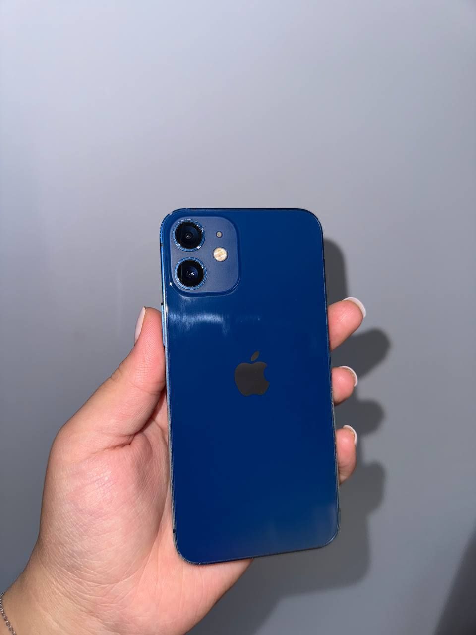 Iphone 12 mini.                            .