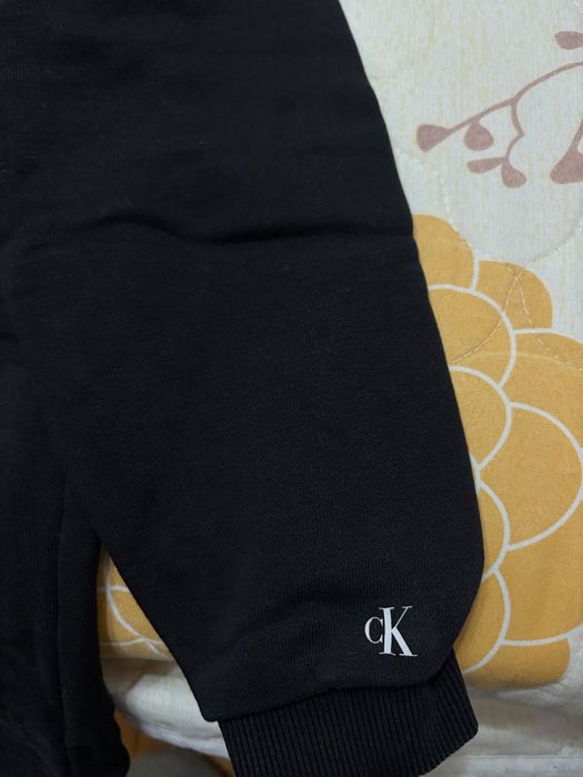 Calvin Klein суитшърт