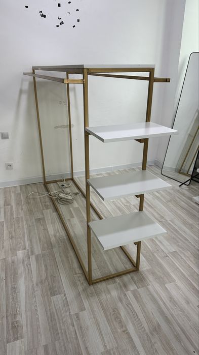 Продам торговое оборудование, в отличном состоянии, для магазинов одеж