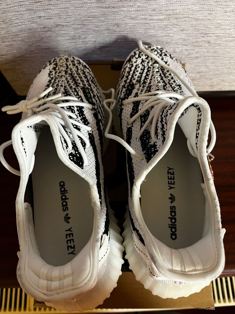 Adidas yeezy boost 350 v2,.