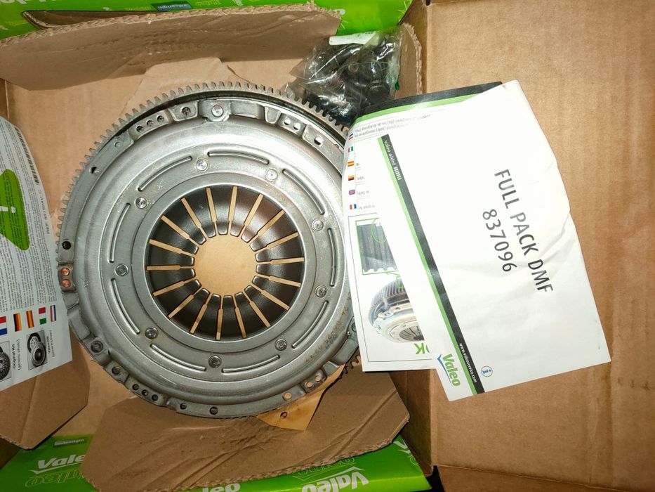 Vând ambreiaj cu volanta masa dubla Passat B6 Golf 6 motor 1.8 benzina