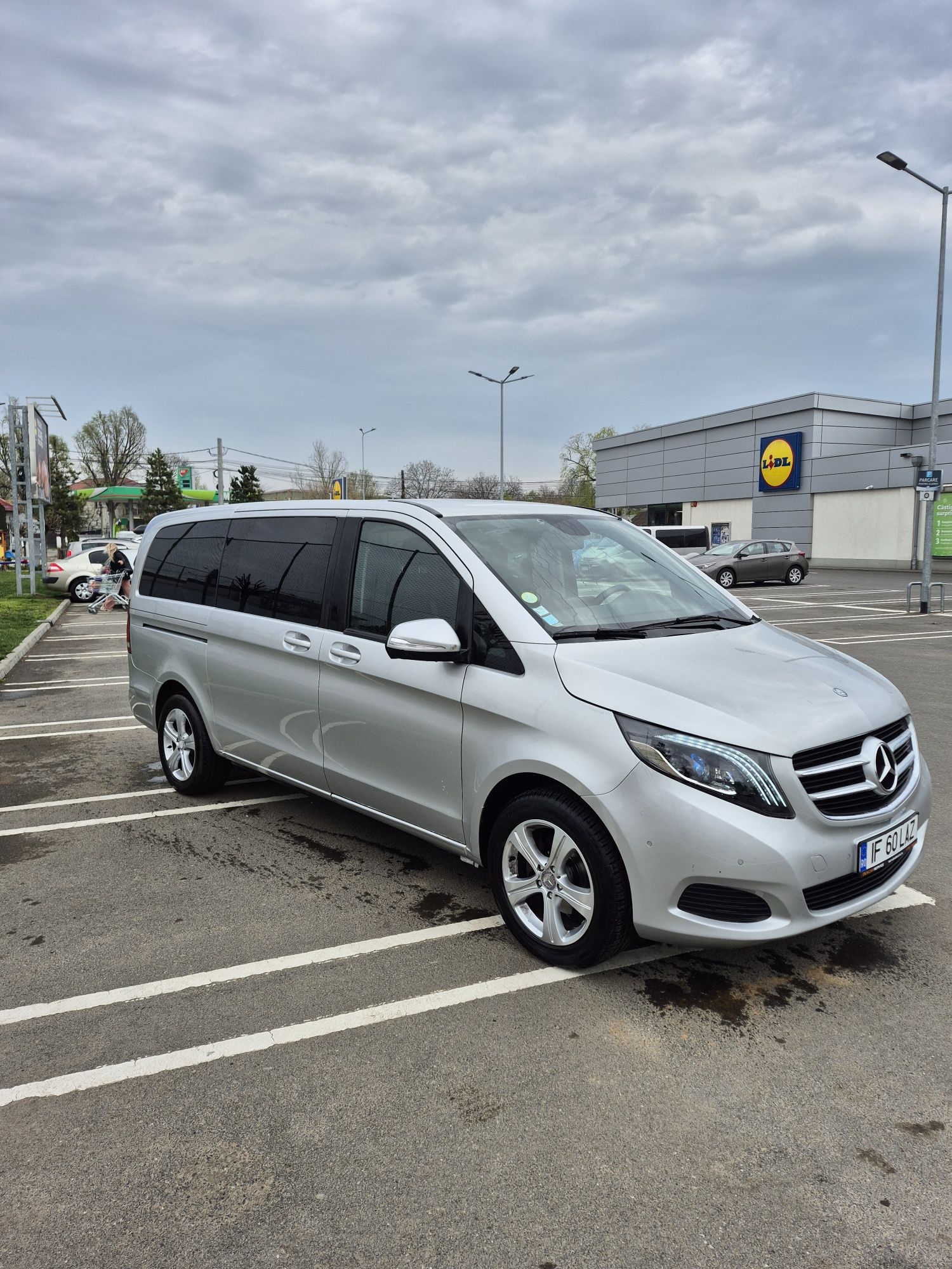 Transfer aeroport,transport persoane in tara și străinătate.
