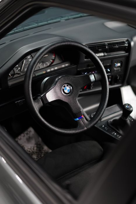 BMW E30 330I идеальная машина