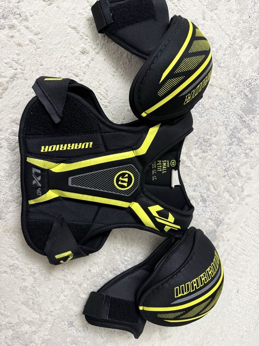 Продаи нагрудник хоккейный