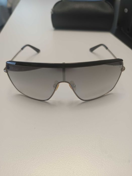 Слънчеви очила Guess с калъф и кърпичка