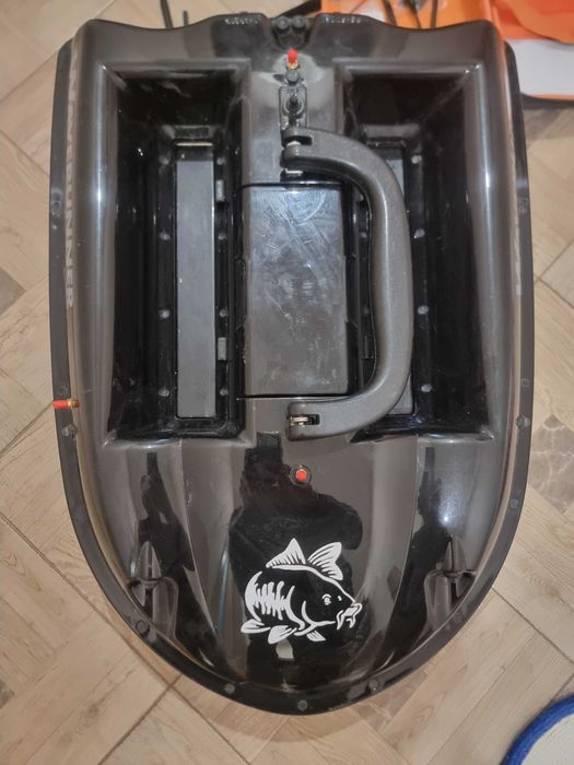 Лодка за захранка Waverunner MK4 с Toslon TF640