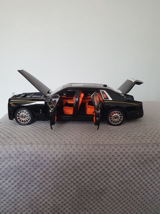 Macheta metalica rolls royce phantom scara 1:18 noua