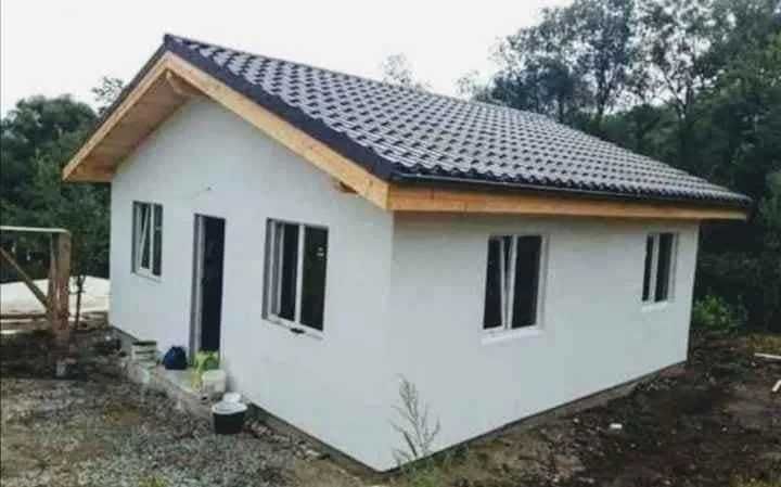 Vand case pe structura metalica