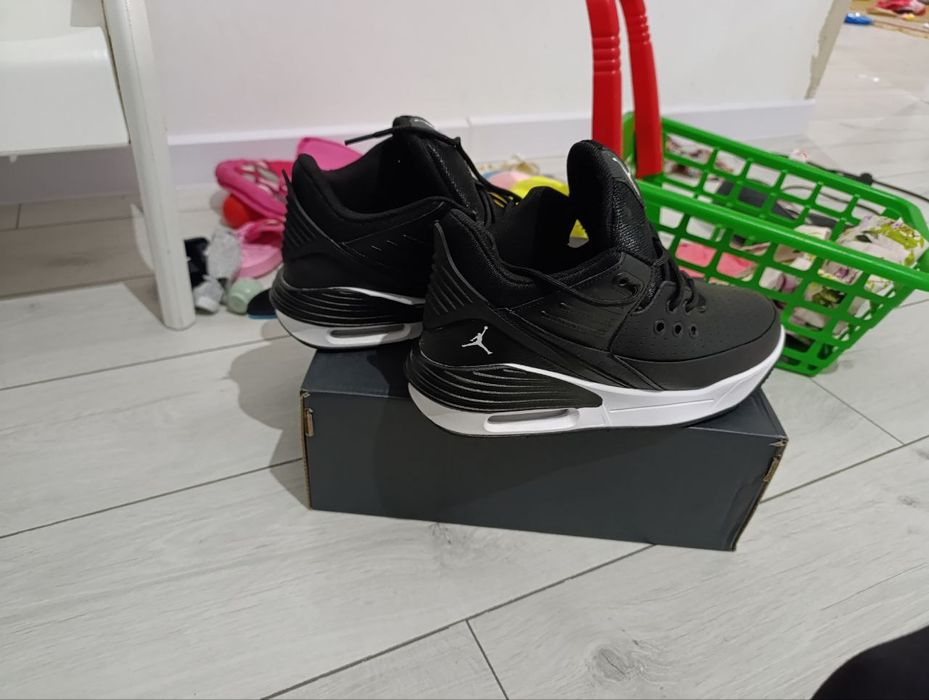 Кроссовка jordan