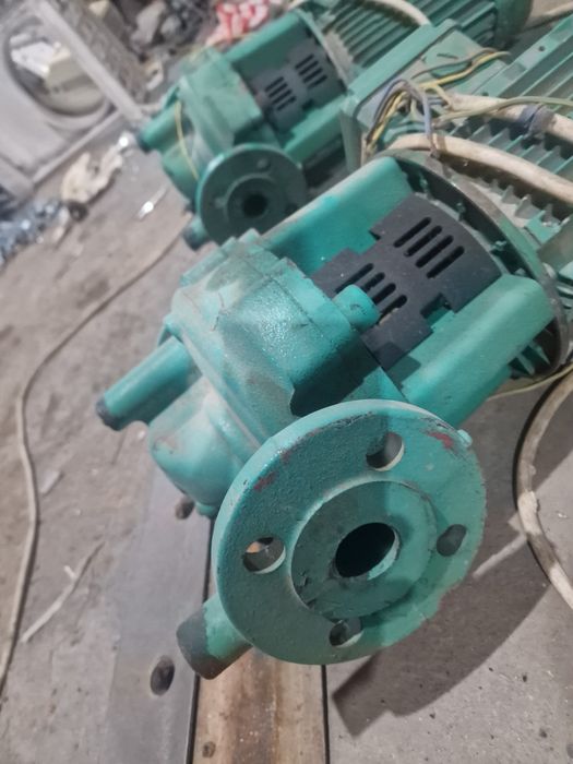 водиной двигатель помпа 2шт  отличьный