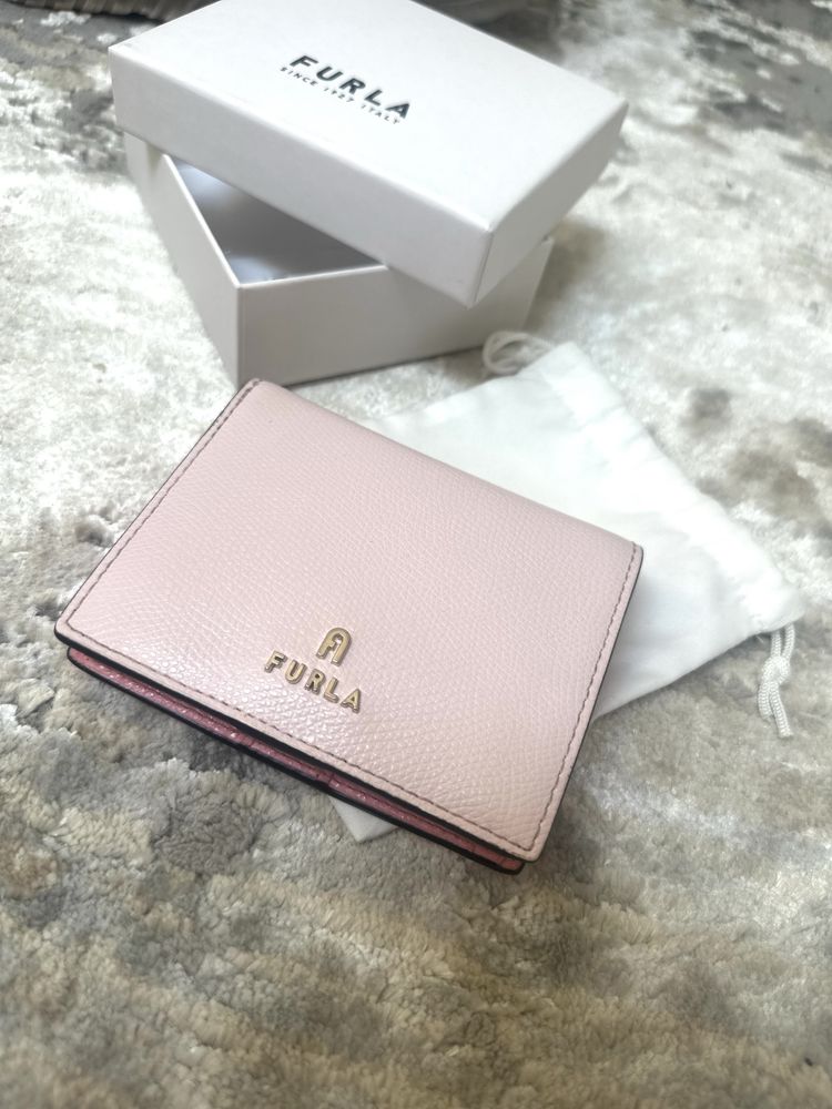 Бледо розов Портфейл Furla